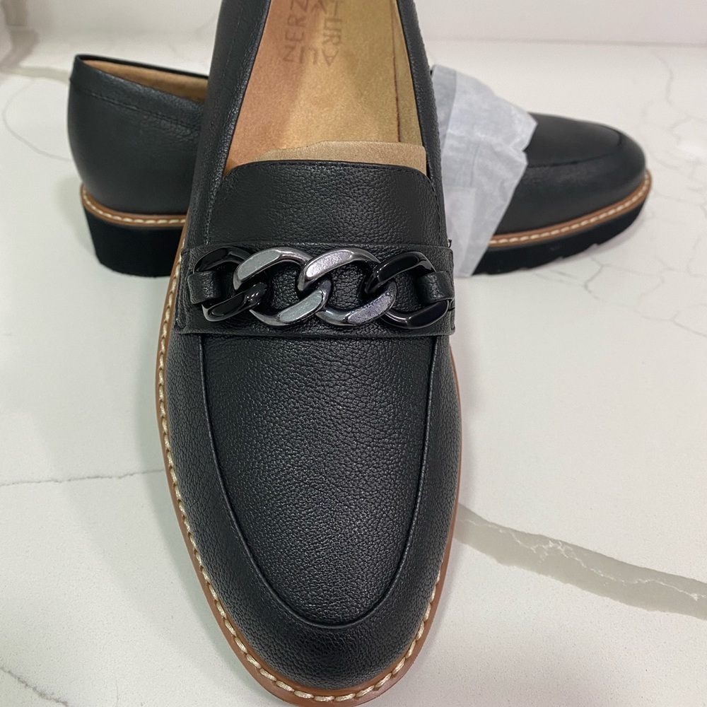 Naturalizer Black Chain-Trim Leather Loafers